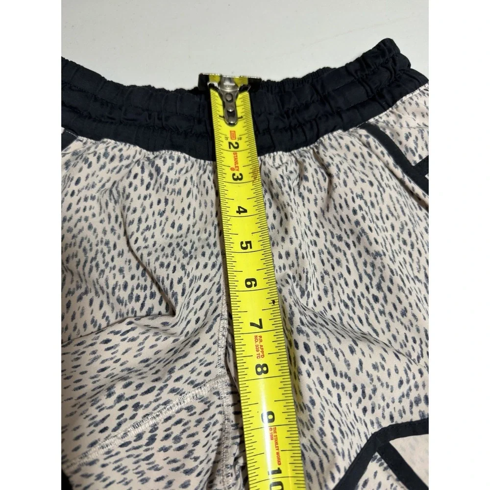 Lululemon Shorts Women's 4 Tracker‎ Lined Dottie Dash Grain Black Yoga 4